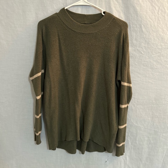 Women's American Eagle Sweater - Picture 1 of 3